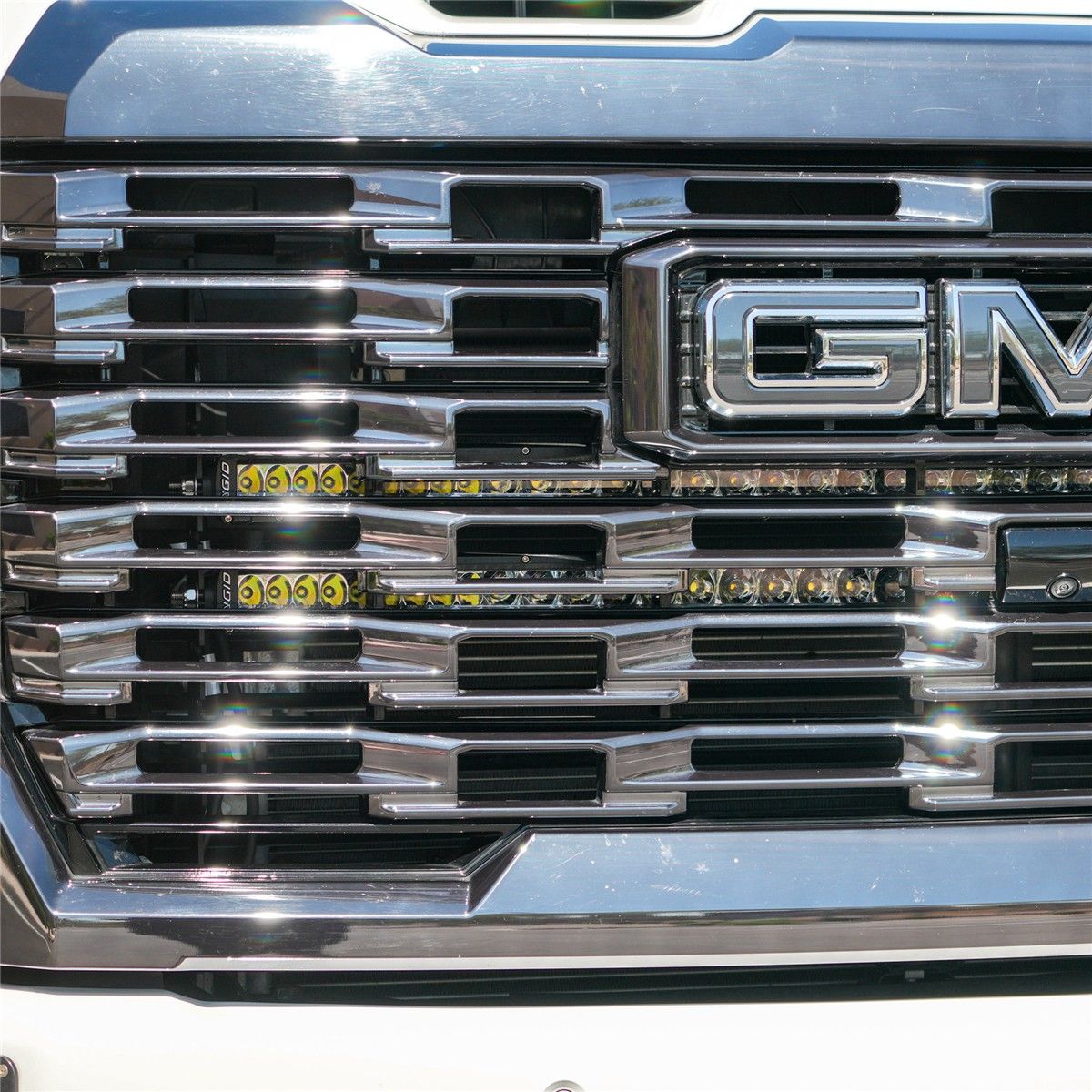 RIGID Chevy/GMC HD 24-27 SR-Series 40 Inch Spot/Drive Grille Light Kit